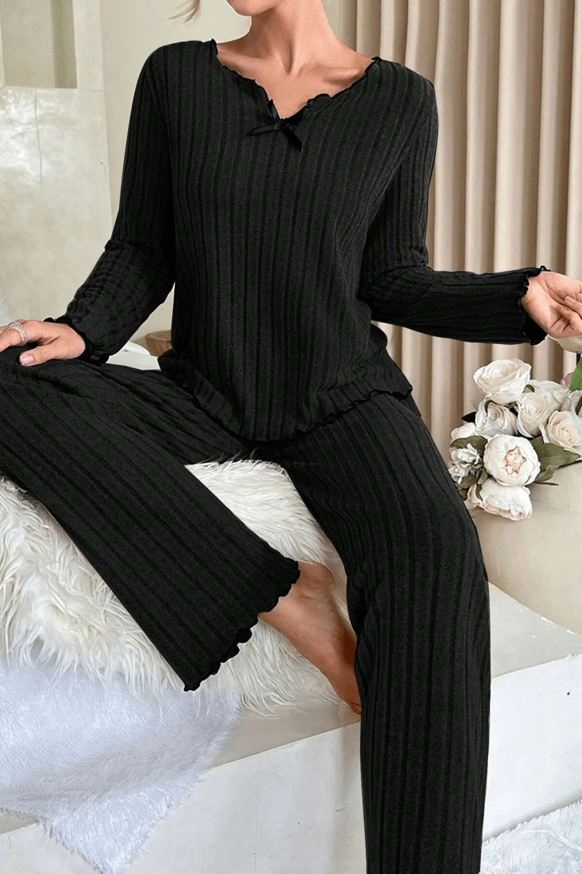 Kadın Siyah Uzun Kollu Fiyonklu Yuvarlak Yaka Mevsimlik Pijama Takımı