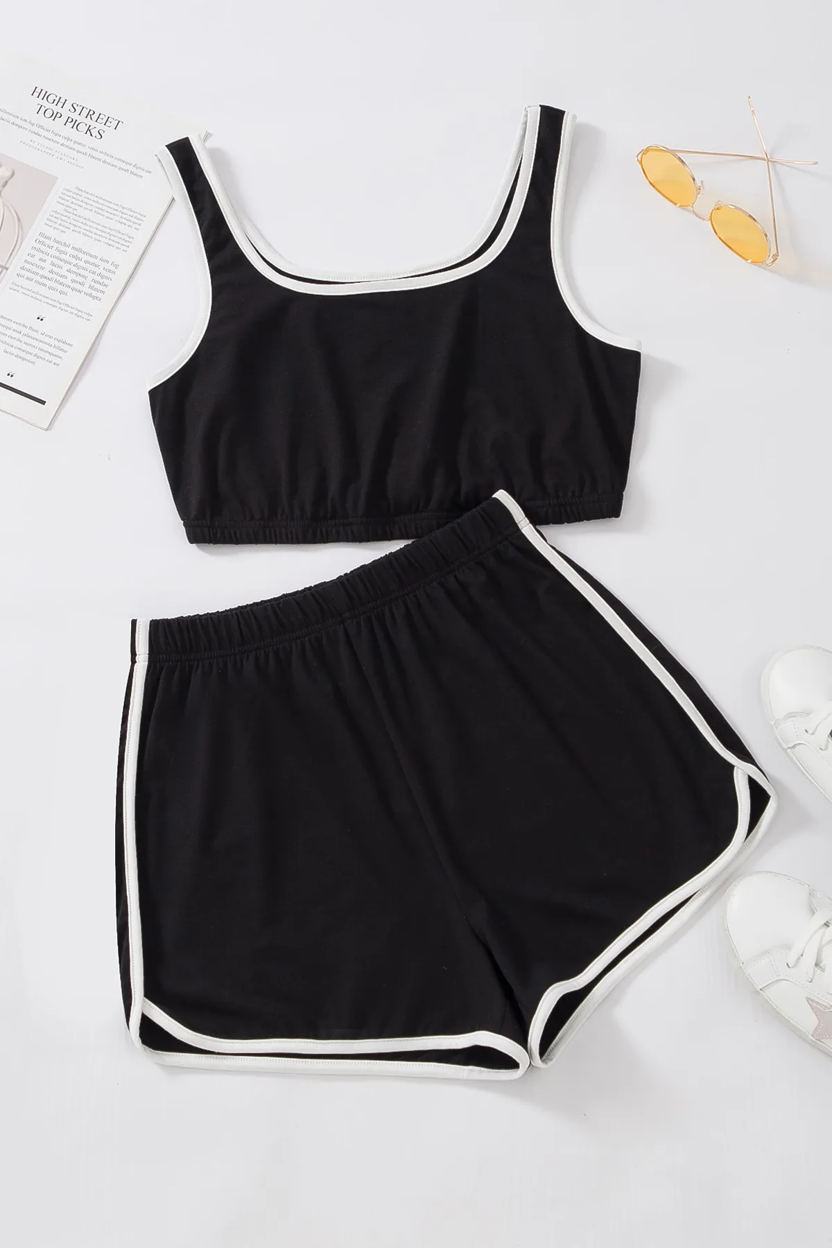 Kadın Siyah Askılı Crop Top ve Şortlu Gecelik Takım